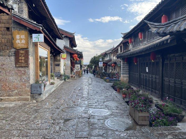 别人评论你钱不凸后不翘怎么高情商回复？